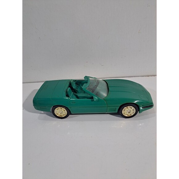 AMT Plastic 1/25 Scale Special Edition Green C4 Chevrolet Corvette Con Promo Car - Picture 6 of 9